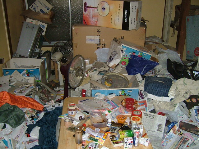 03旭川ゴミ屋敷例右側